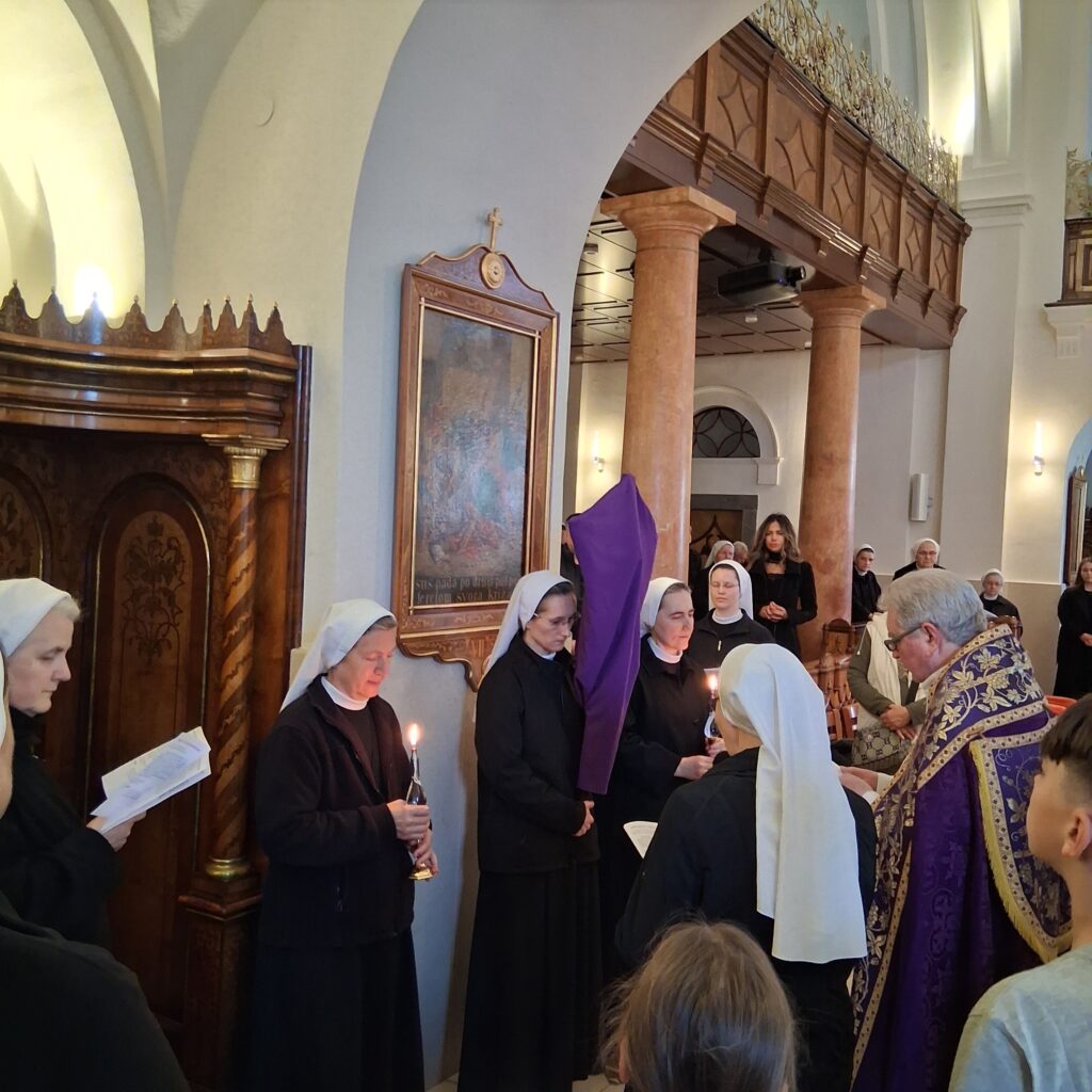 Pobožnost križnog puta u crkvi sv. Vinka u Zagrebu