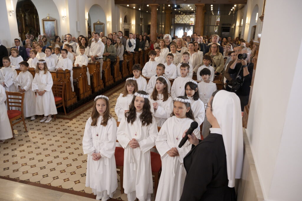 Prva sv. pričest u crkvi sv. Vinka u Zagrebu